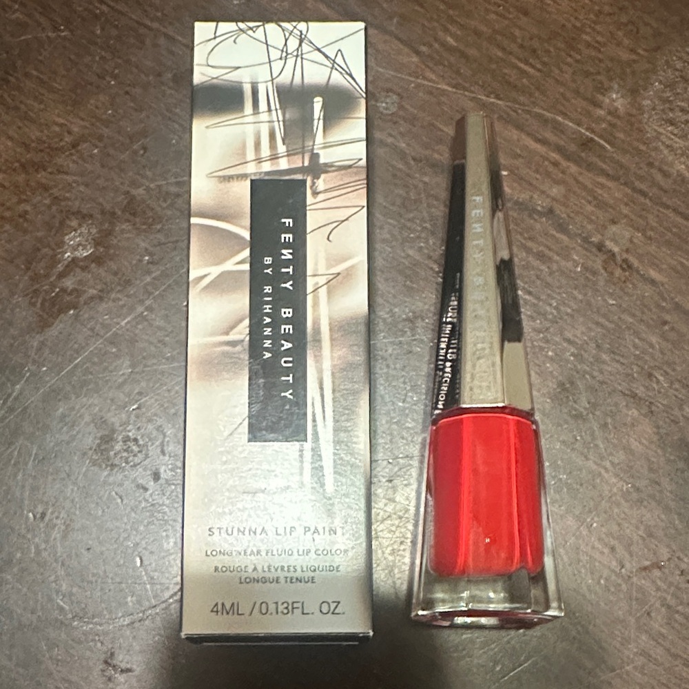 Fenty Beauty Stunna Lip Paint - Vivid Red